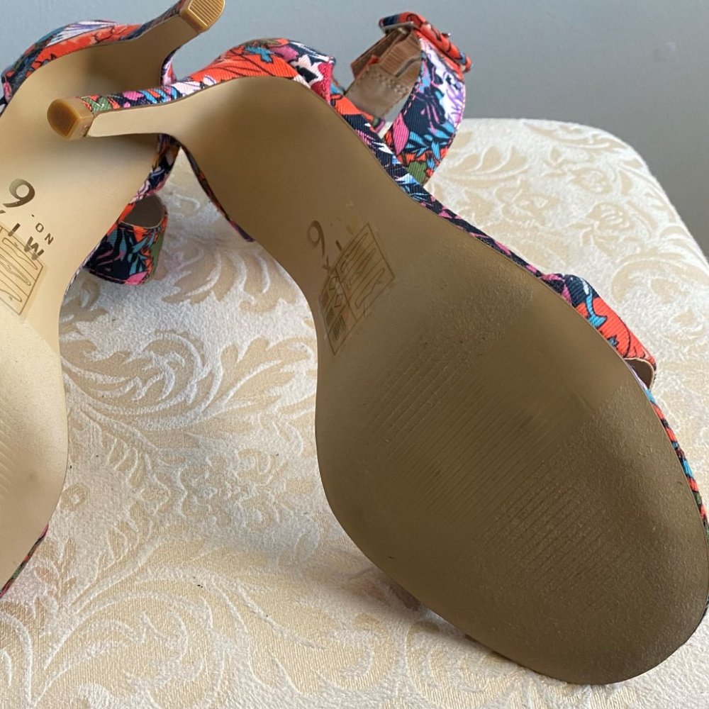 Mix No. 6 Sandals NWOT - Picture 6 of 6